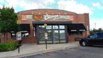 Uno Pizzeria Grill Sterling Heights outside