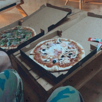 Capri's Pizza food