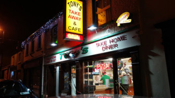 Tonys Cafe outside