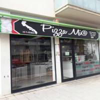 Pizza Mia 2014 outside