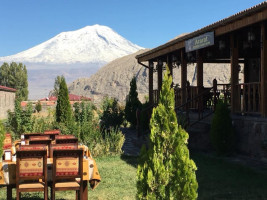 Ararat Ve Kahvaltı Salonu inside