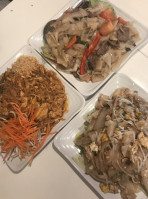 Khun Dang Thai Cuisine food