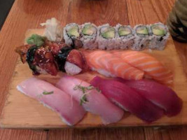 Izumi Sushi inside