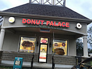 Donut Palace outside