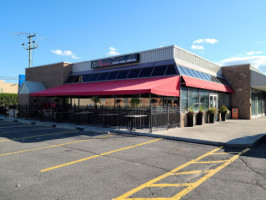 Petinos Vaudreuil-dorion outside