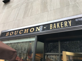 Bouchon Bakery outside