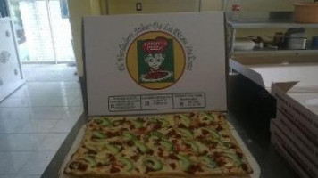 Sandy's Pizza food