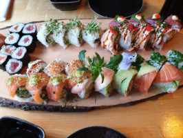 Unkai Sushi food