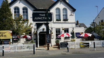 The Junction Tavern outside