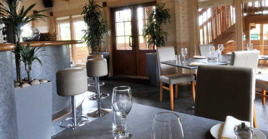 The At Witney Lakes Resort food