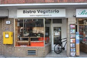 Bistro Vegetario outside