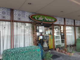 Café Nenzo outside