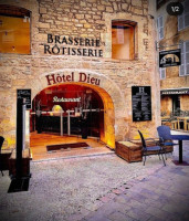 Hotel Dieu Restaurant inside