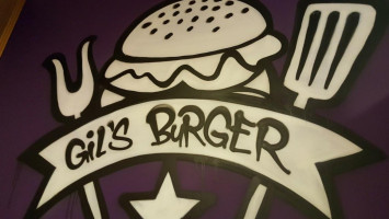 Gil's Burger inside