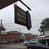 Yellow Deli To Go Shop Bakery outside