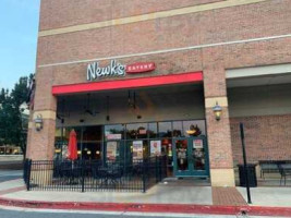 Newk's Express Cafe outside