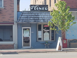 Fred's Diner outside