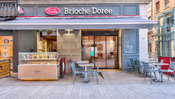 La Brioche Doree food