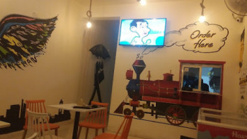 Andeywala Cafe Boxo Burger inside