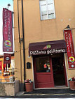 Pizzeria Sorrentina outside