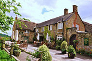 The Rose And Crown Inn Trent outside