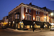 The White Star Tavern outside