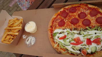 Tv-byens Pizza Og Grillbar food