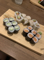 Sushi Kometsu food