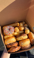 Ming's Donuts outside