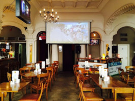 Grand Cafe Van Gogh inside