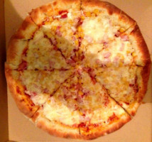 Lilla Pizza food