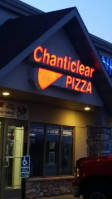Chanticlear Pizza outside