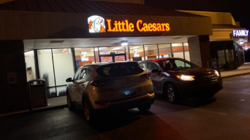 Little Caesars Pizza outside