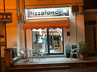 Pizzaland inside