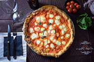 Luigi's Pizza Di Costantino Carmina food