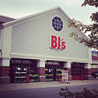 Bj's Wholesale outside