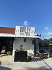 Willy Cafe Market outside
