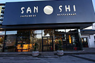 Sanshi outside