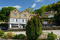 The Millstone Inn outside