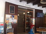 Makari Caffe inside