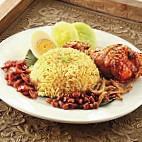 Hazmin Curry House food