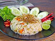 Sara Thai Kitchen food