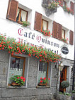 Cafe Quinson outside