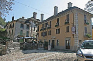 Del Vecchio Borgo outside