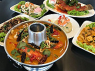 Sarah Thai Kitchen food