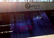 Lucky's Restaurant outside