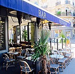 La Seine Café people