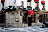 Relais Louis XIII outside