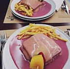 Francesinha E Pra Se food