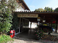 Auberge du Pot Moret outside